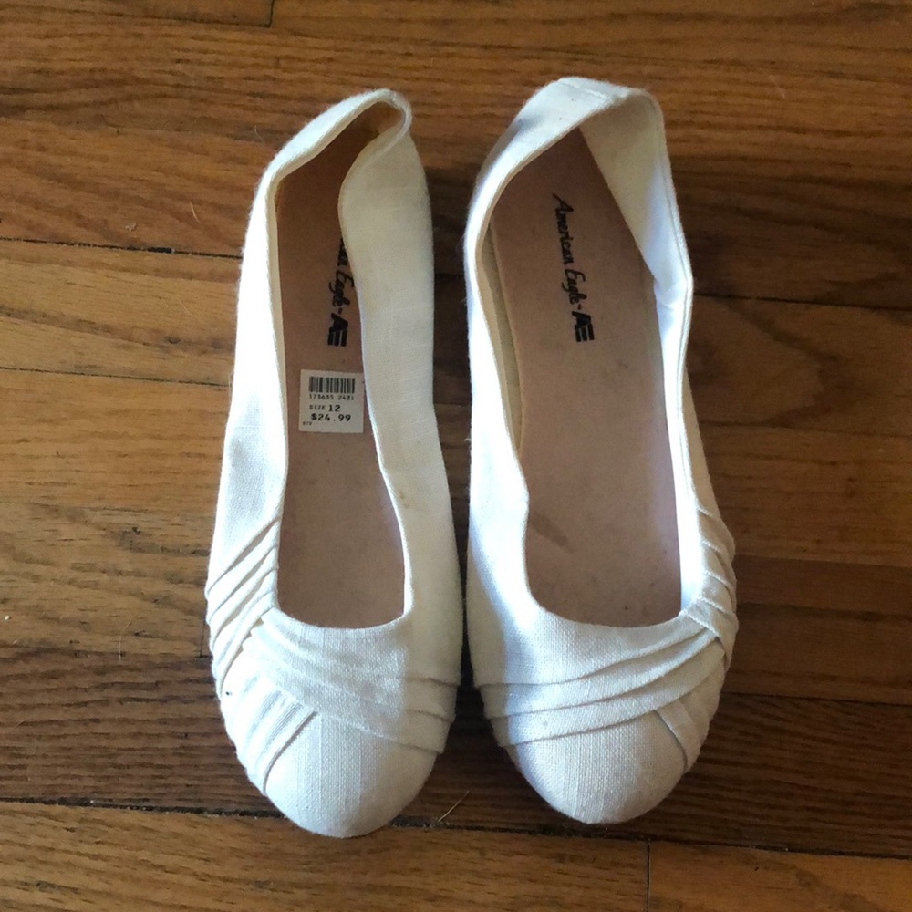 American Eagle white flats